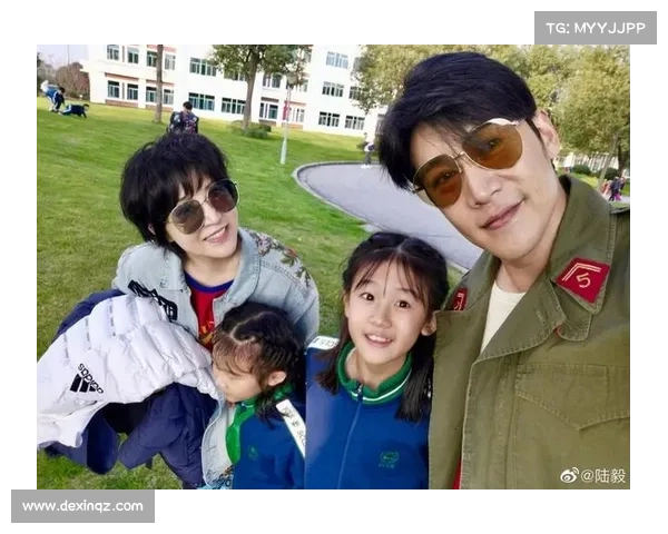 安东尼·马夏尔晒出与家人温馨合影幸福满溢网友纷纷送上祝福